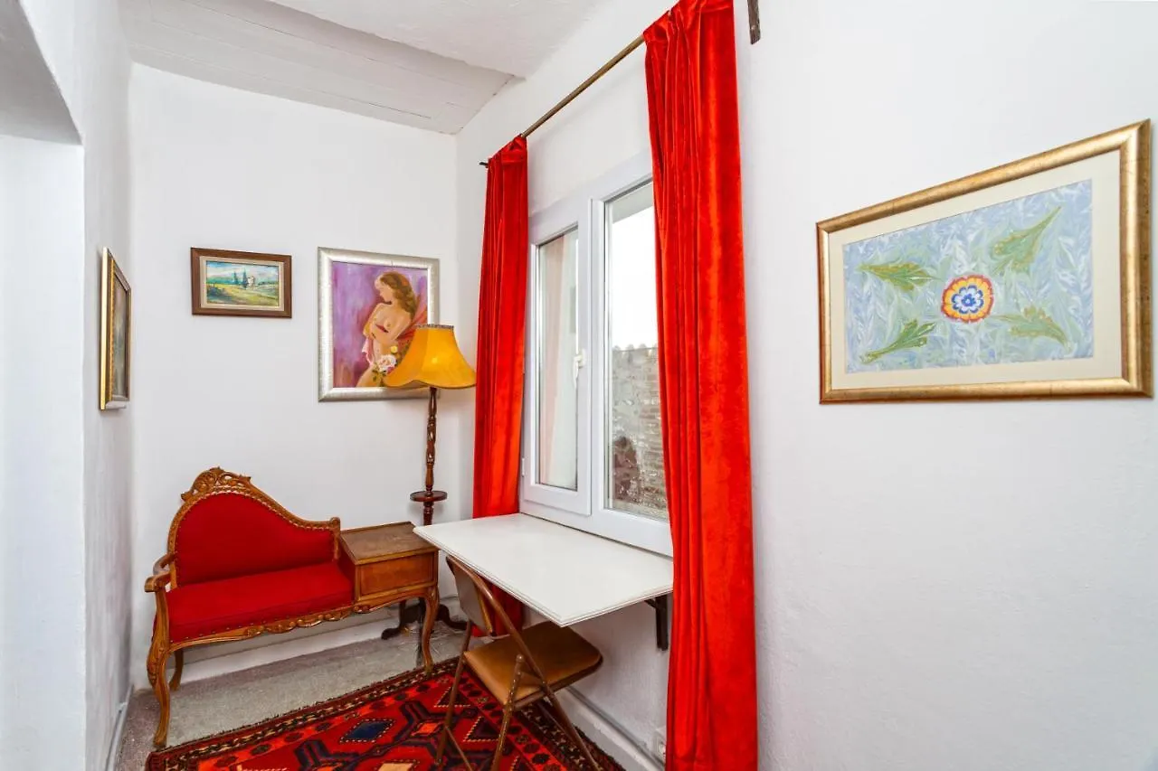 Iconic Stone Houses Izmir Apartment