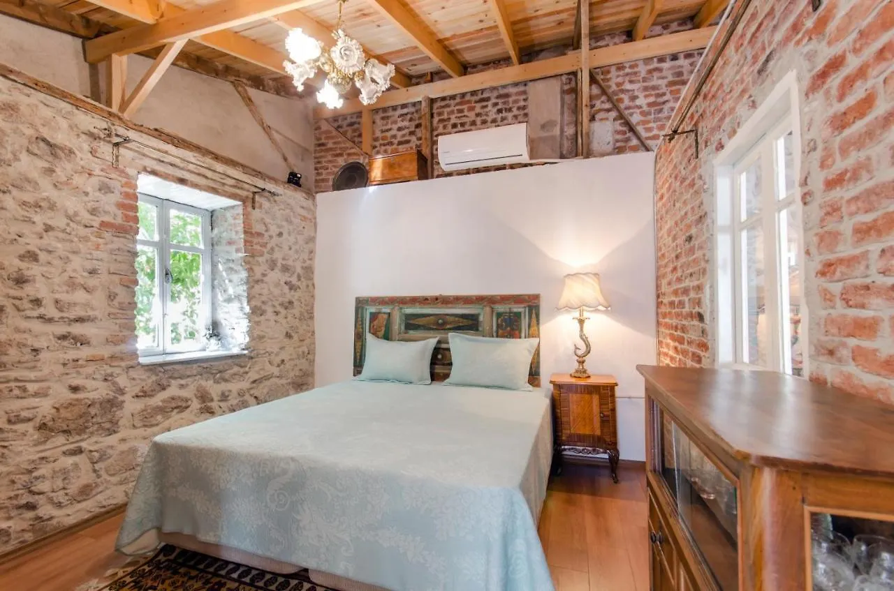 Iconic Stone Houses Izmir Apartment